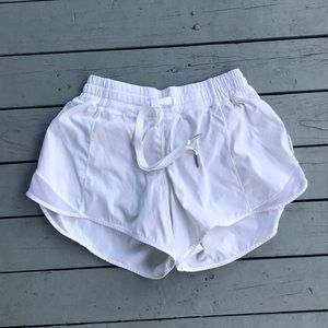 Lululemon Hotty Hot II Short Long White 4” Size 6